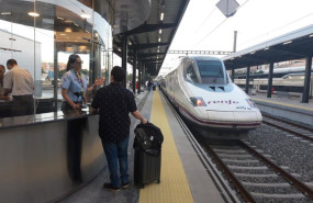 ep archivo   ave en la estacion de trenes de granada