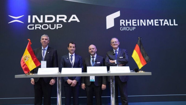 ep archivo   firma del acuerdo entre indra y rheinmetall en el marco de feindef a 13 de mayo de 2025