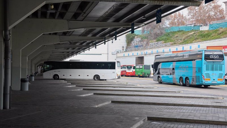 ep archivo un autobus sale de la estacion de autobuses de mendez alvaro ep archivo un autobus sale de la estacion de autobuses de mendez alvaro
