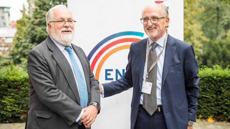 El comisario europeo de Acción por el Clima y Energía, Miguel Arias Cañete, y el presidente de Repsol, Antonio Brufau | REPSOL ep el comisario europeo de accion por el clima y energia miguel arias canete y el presidente de