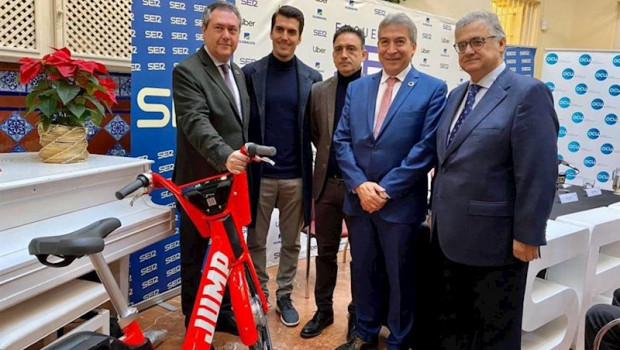 ep el delegado del gobierno en andalucia lucrecio fernandez junto al alcalde de sevilla juan espadas