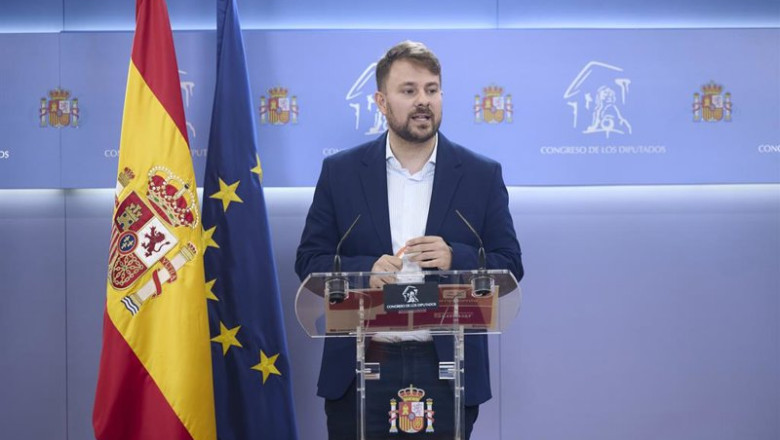 ep el diputado de sumar alberto ibanez mezquita durante una rueda de prensa en el congreso de los