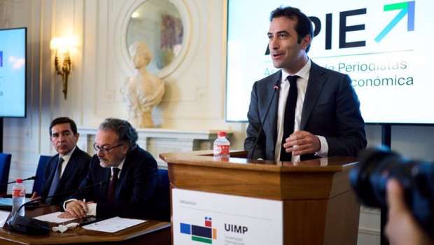 ep el ministro de economia comercio y empresa carlos cuerpo d interviene junto al presidente del