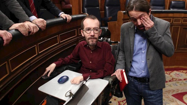 ep el secretario general de podemos pablo iglesias emocionado en la investidura junto con el