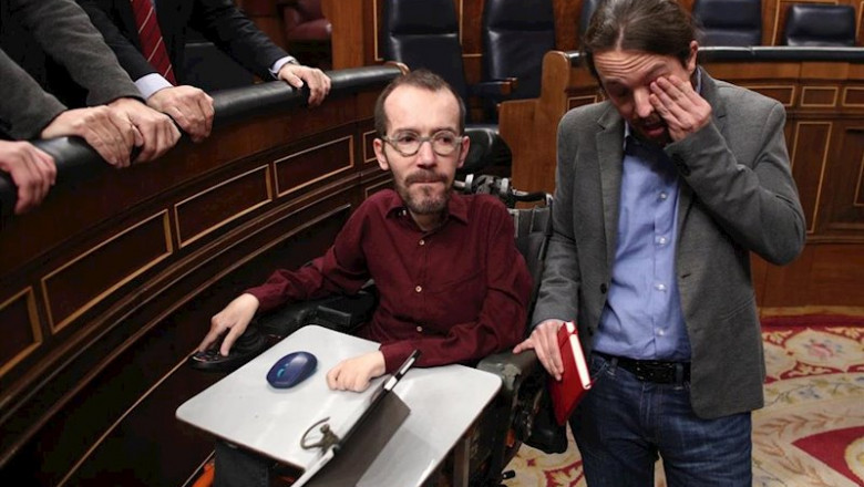 ep el secretario general de podemos pablo iglesias emocionado en la investidura junto con el