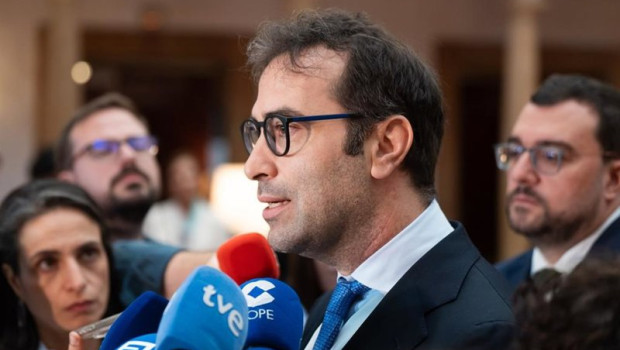 ep el vicepresidente primero y ministro de economia comercio y empleo carlos cuerpo atiende a los