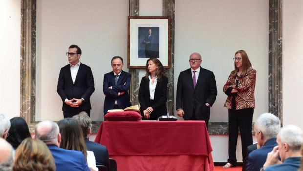 ep el vicepresidente primero y ministro de economia comercio y empresa carlos cuerpo i preside el