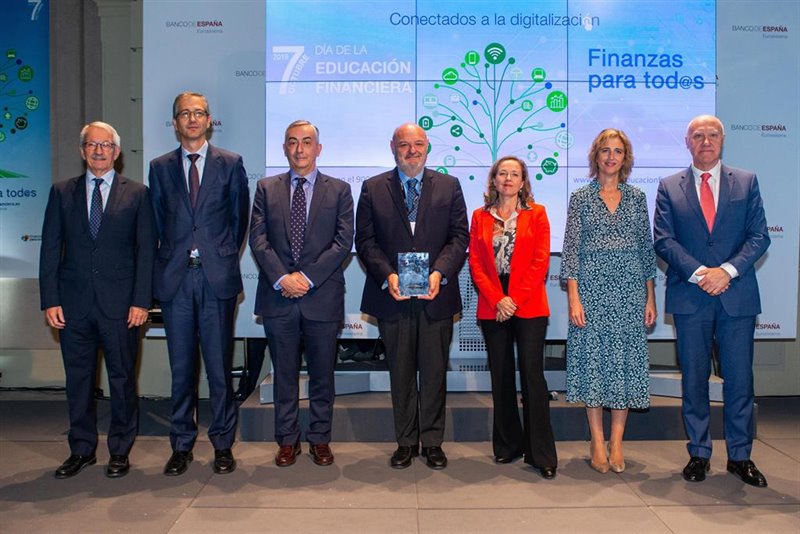 ep entrega del premio finanzas para todos a ceca y funcas