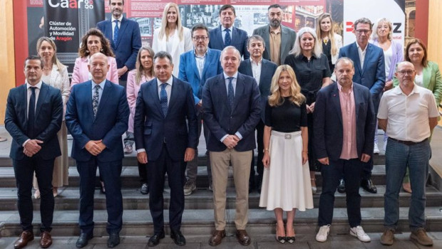 ep foto de familia del acto de constitucion del observatorio aragones de la automocion
