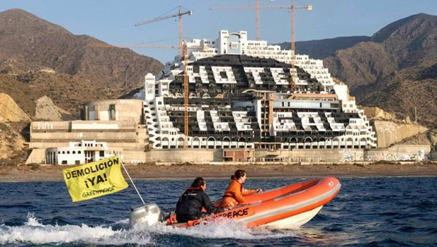 ep greenpeace celebra que el gobierno vaya a expropiar el 40 del algarrobico y pide a la junta que