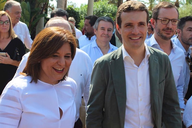 ep isabel bonig y pablo casado en un acto