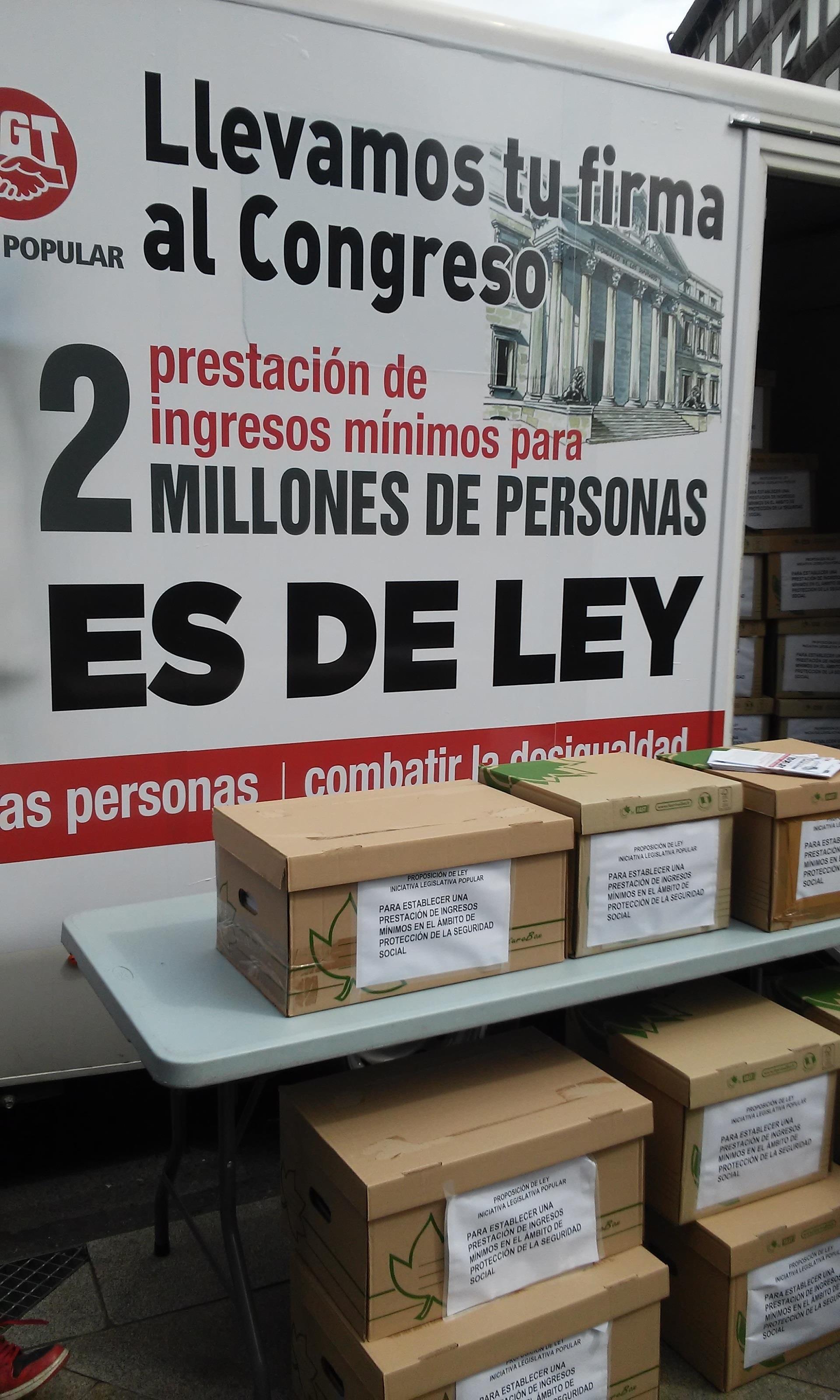 Los sindicatos presentan firmas para pedir una prestación de ingresos mínimos | EUROPA PRESS ep los sindicatos presentan firmaspedirprestacioningresos minimos