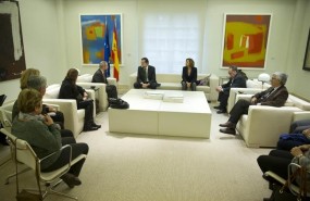 ep mariano rajoy recibela moncloalos familiareslas victimasyak-42