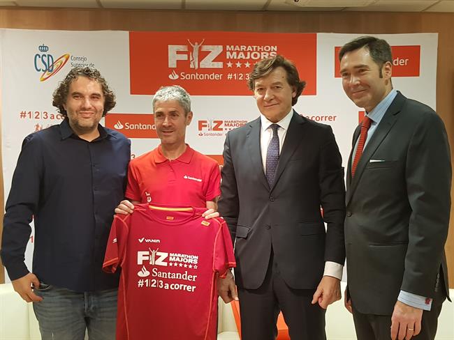 Martín Fiz, con José Ramón Lete antes de viajar al Maratón de Londres | EUROPA PRESS ep martin fiz con jose ramon letede viajarmaratonlondres