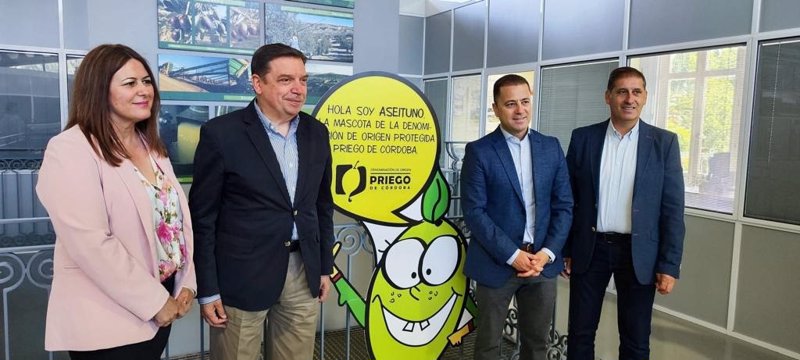 ep planas 2 izda en la visita a la sede de la dop priego de cordoba junto a aguilera dcha ep planas 2 izda en la visita a la sede de la dop priego de cordoba junto a aguilera dcha