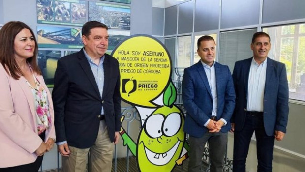 ep planas 2 izda en la visita a la sede de la dop priego de cordoba junto a aguilera dcha