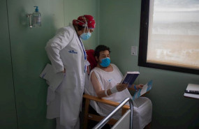 ep un paciente del hospital vall dhebron en barcelona cataluna espana a 23 de abril de 2020 ep un paciente del hospital vall dhebron en barcelona cataluna espana a 23 de abril de 2020