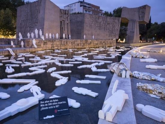 Una playa en Colón rinde homenaje a los más de 500 niños muertor en el mar | SAVE THE CHILDREN ep una playacolon rinde homenajelosde 500 ninos muertormar