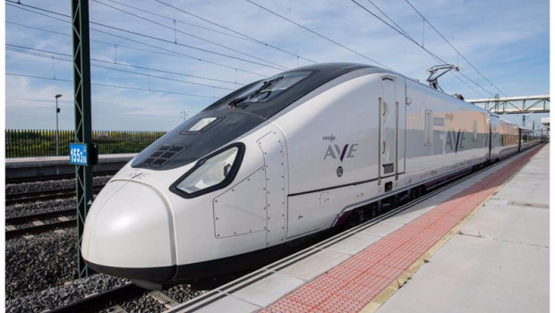 ep uno de los trenes ave en una estacion espanola ep uno de los trenes ave en una estacion espanola