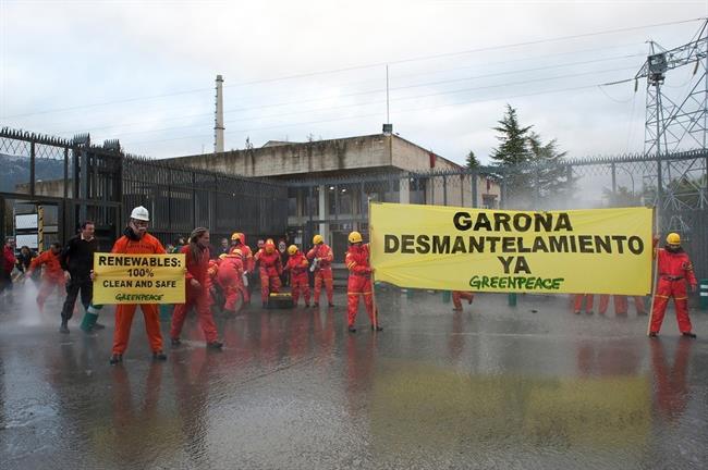 Activistas De Greenpeace Exigen El Desmantelamiento De Garoña | MARIO GOMEZ/GREENPEACE ep activistasgreenpeace exigendesmantelamientogarona