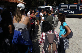 ep agentes de la policia nacional y de la guardia civil junto con voluntarios de rastreo se