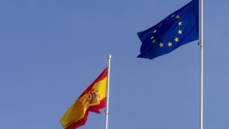 ep archivo banderas de espana y de la union europea ep archivo banderas de espana y de la union europea
