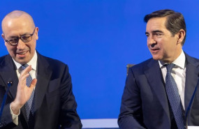 ep archivo   el presidente de bbva carlos torres vila d y el consejero delegado onur gen i presentan