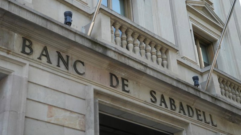 ep archivo   fachada de la sede historica del banc sabadell en sabadell barcelona cataluna espana