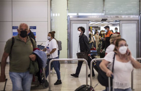 ep archivo pasajeros de un vuelo procedente de quito a su llegada a las instalaciones de la ep archivo pasajeros de un vuelo procedente de quito a su llegada a las instalaciones de la
