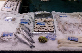 ep archivo   pescado expuesto en una pescaderia de un mercado