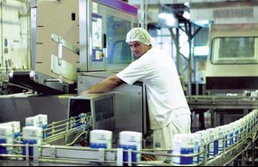 ep archivo   trabajador de la industria lactea