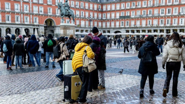 ep archivo   turistas en la plaza mayor