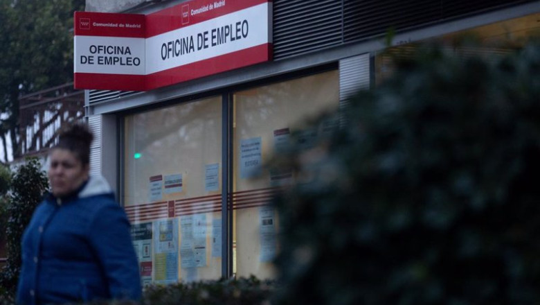 ep archivo un cartel de una oficina de empleo en la comunidad de madrid ep archivo un cartel de una oficina de empleo en la comunidad de madrid