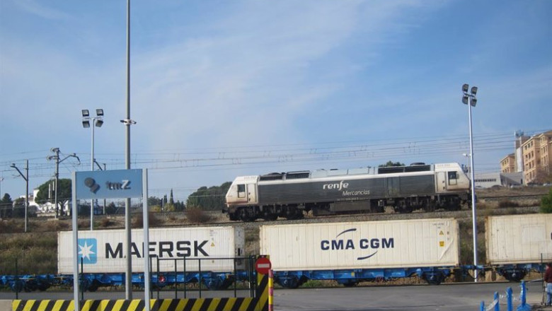 ep archivo   un tren de mercancias en la tmz