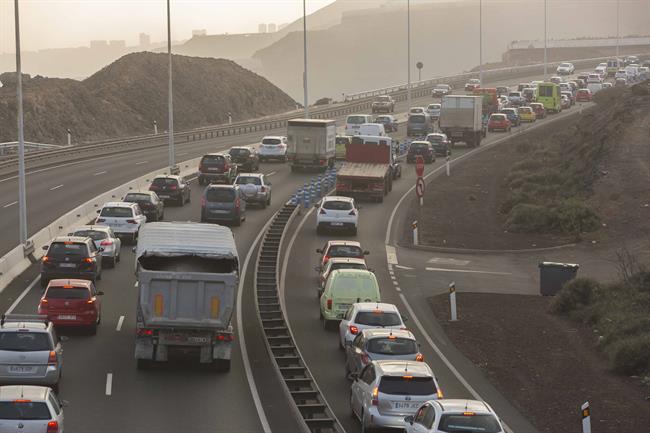 Atasco en la carretera del norte de Gran Canaria (GC-2) | CEDIDO POR MANCOMUNIDAD DEL NORTE - Archivo ep atascola carreteranortegran canaria gc-2
