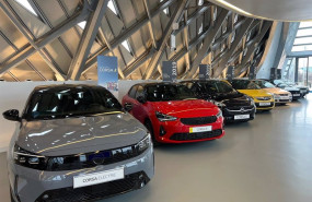 ep el modelo opel experimental y las seis generaciones anteriores del corsa se exponen en mobility
