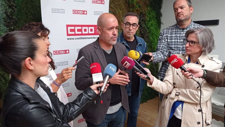 ep el secretario general de ccoo unai sordo atiende a los medios en cuenca ep el secretario general de ccoo unai sordo atiende a los medios en cuenca
