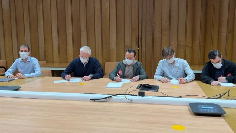 Firma del nuevo convenio colectivo de Ford Almussafes | FACILITADA POR UGT ep firma del nuevo convenio colectivo de ford almussafes