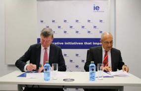 ep firmaacuerdocolaboracion fundacion ie peoplematters
