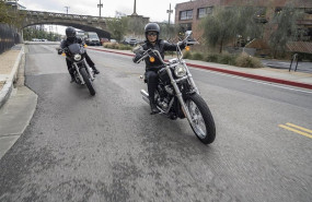 ep imagen de dos motos de harley-davidson