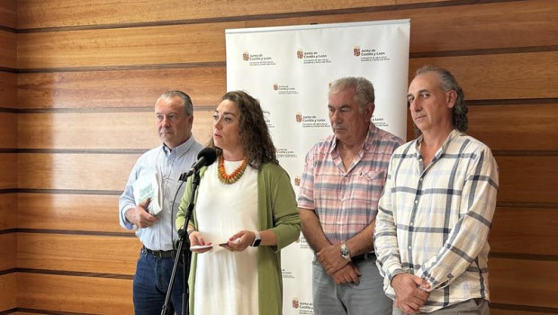 ep la consejera de agricultura ganaderia y desarrollo rural maria gonzalez corral junto a los