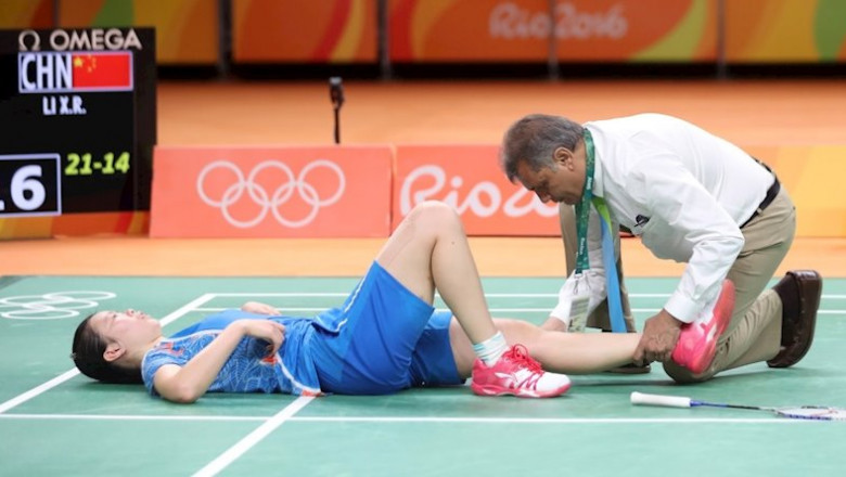 La jugadora de bádminton china Li Xuerui en el momento de lesionarse la rodilla en las semifinales de Rio 2016 ante Carolina Marín | BWF - Archivo ep la jugadora de badminton china li xuerui en el momento de lesionarse la rodilla en las
