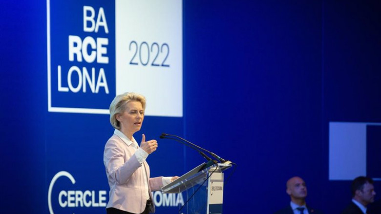 ep la presidenta de la comision europea ursula von der leyen tras recibir el ii premio cercle