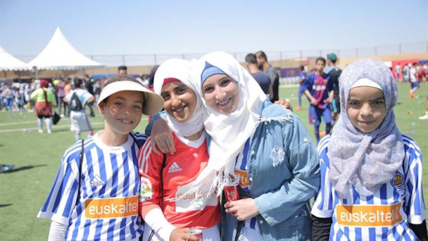ep laliga promovera diferentes actividades con ninas y entrenadoras en el campo de refugiados de