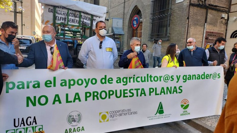 Los dirigentes agrarios en la cabecera de la manifestación contra la PAC. | EUROPA PRESS ep los dirigentes agrarios en la cabecera de la manifestacion contra la pac