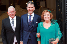 ep paco roncero con sus padres el dia de su boda