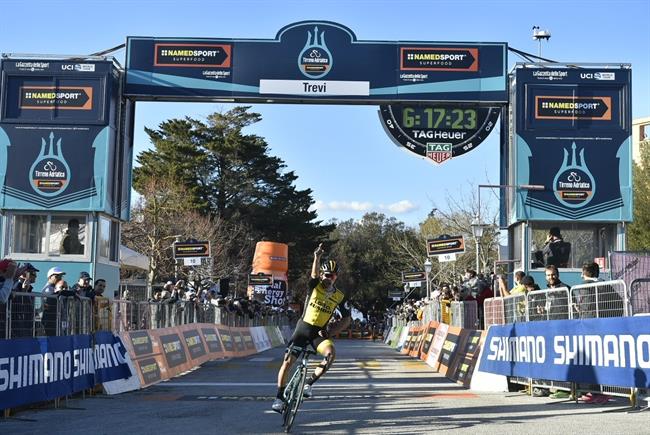 Roglic celebra su victoria en la etapa | LAPRESSE - D'ALBERTO / FERRARI ep roglic celebravictoriala etapa