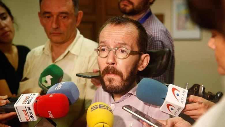 El secretario de Acción de Gobierno de Podemos, Pablo Echenique, en declaraciones ante los medios de comunicación tras la reunión con representes de asociaciones del mundo científico, las cuales están impulsando reivindicaciones relevantes en el sistema d | Ricardo Rubio - Europa Press ep secretarioacciongobiernopodemos pablo echenique en declaracioneslos medioscomunicacionla reunionrepresentesasociacionesmundo cientifico lasestan impulsando reivindicaciones relevantessistema d