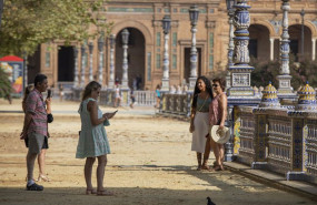 ep turistas pasean por la plaza de espana 20210917123003