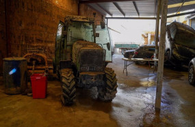 ep un tractor lleno de barro en valencia